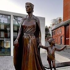Statue of Licoricia of Winchester holding the hand of a small boyPicture